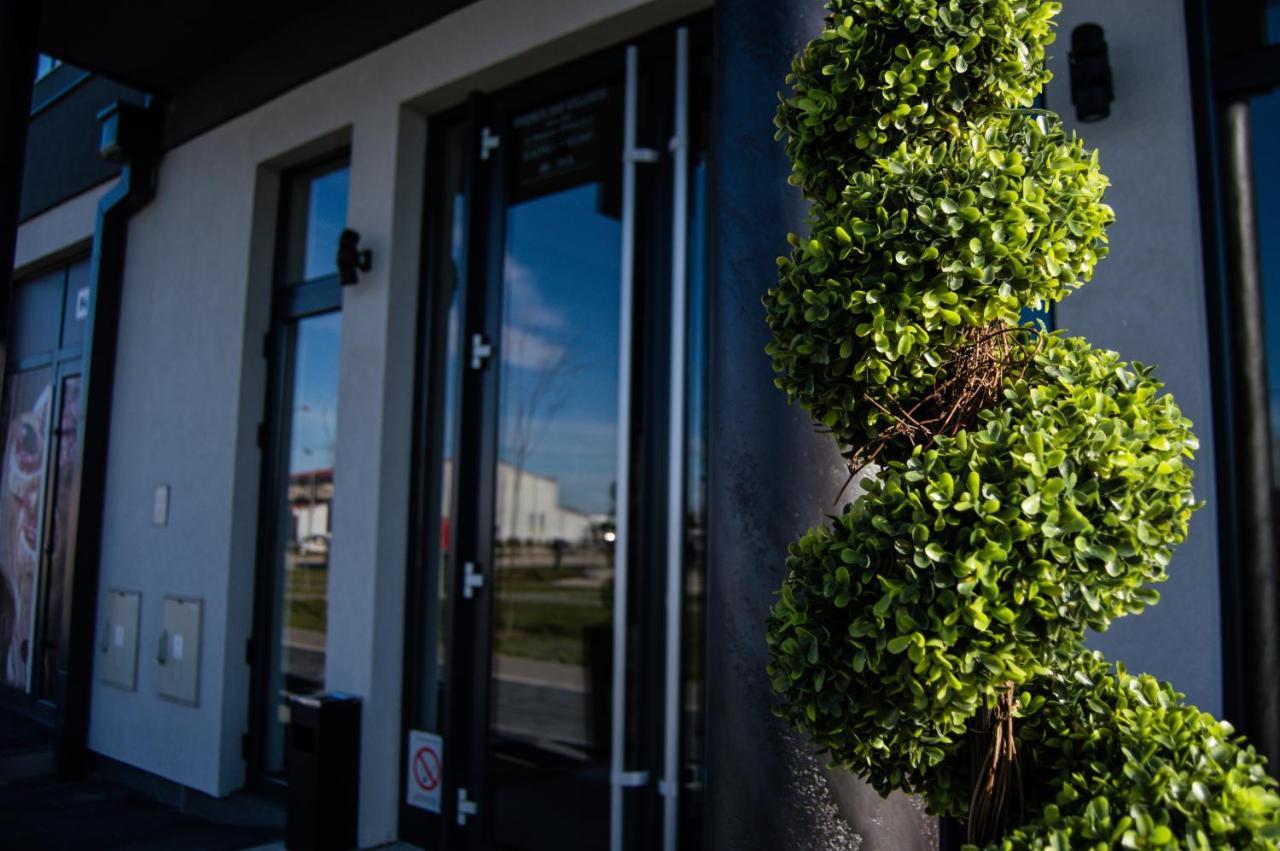 Hotel Ub Business & Wellness Ub Экстерьер фото